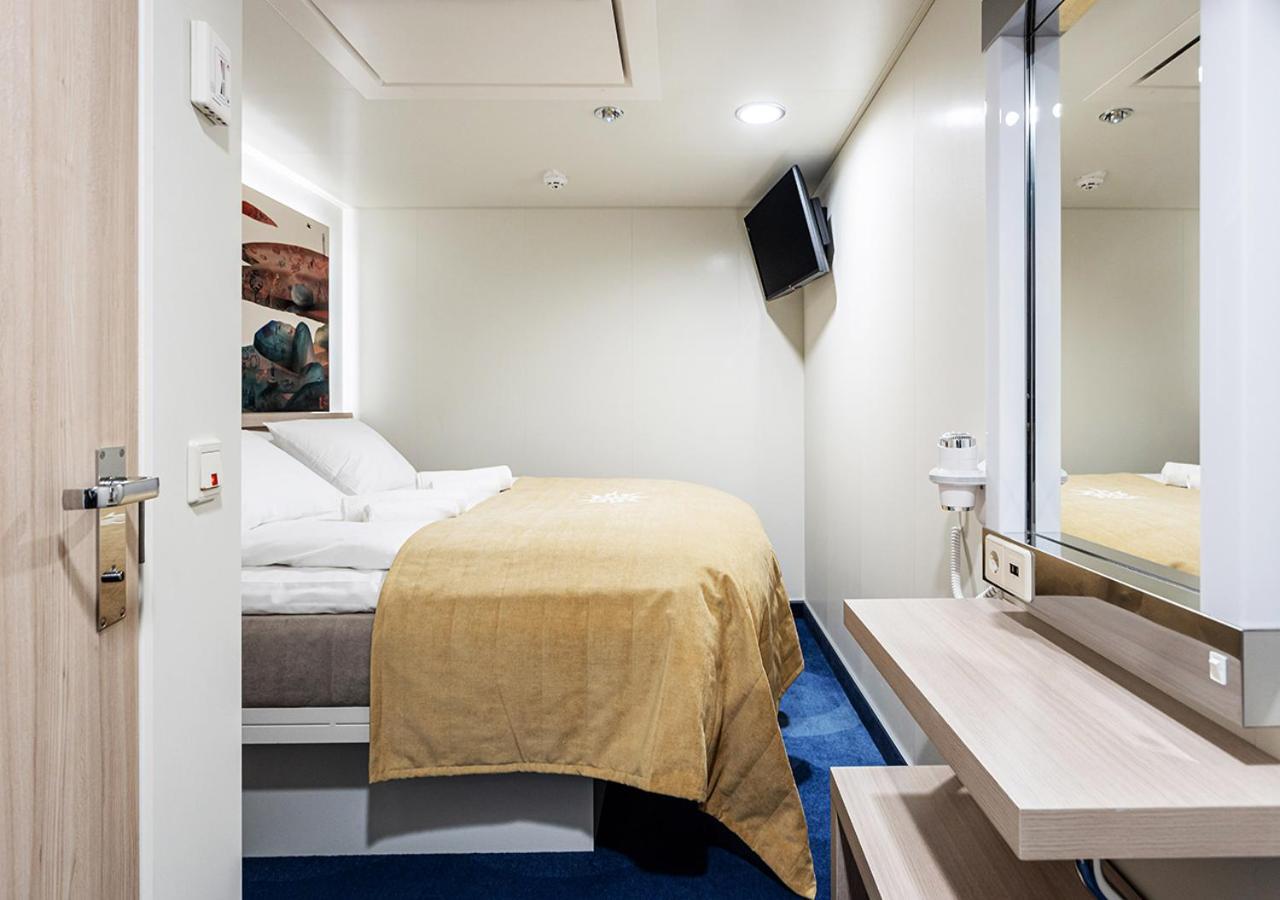 Viking Line Ferry Viking Glory - One-Way Journey From Stockholm To Turku Hotel Room photo